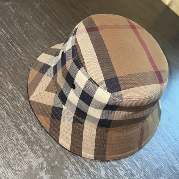 Burberry bucket hat size L - Picture 1 of 4
